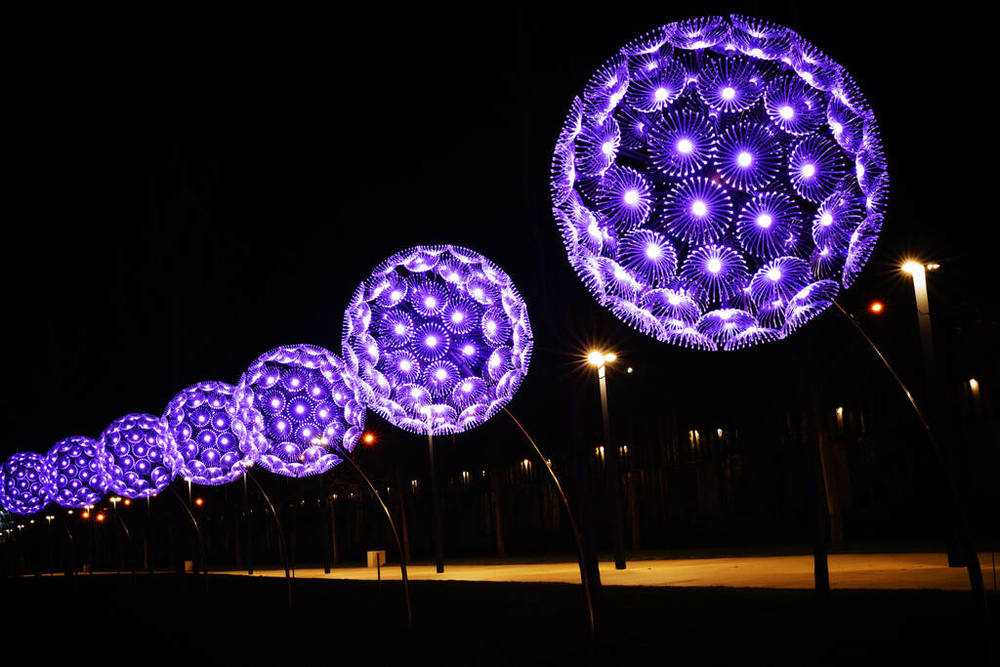 夜之璀璨 蒲公英金屬發(fā)光球體燈飾的藝術(shù)與科技